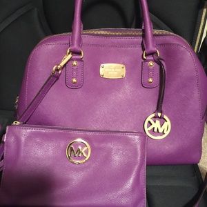 Good condition Michael Kors Handbag & Cosmetic bag